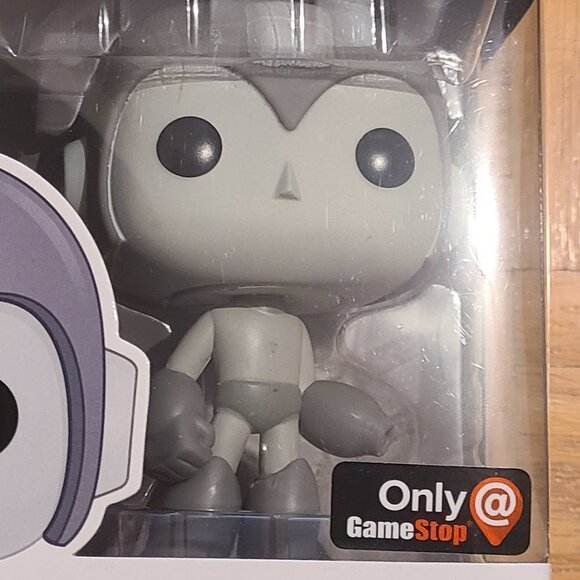 FUNKO Pop - #102 Mega Man Retro - Gamestop Exclusive Variant - Megaman - Picture 2 of 2